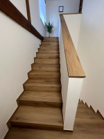  Bukoma schody s obklade zabradli z podlahy zakaznika